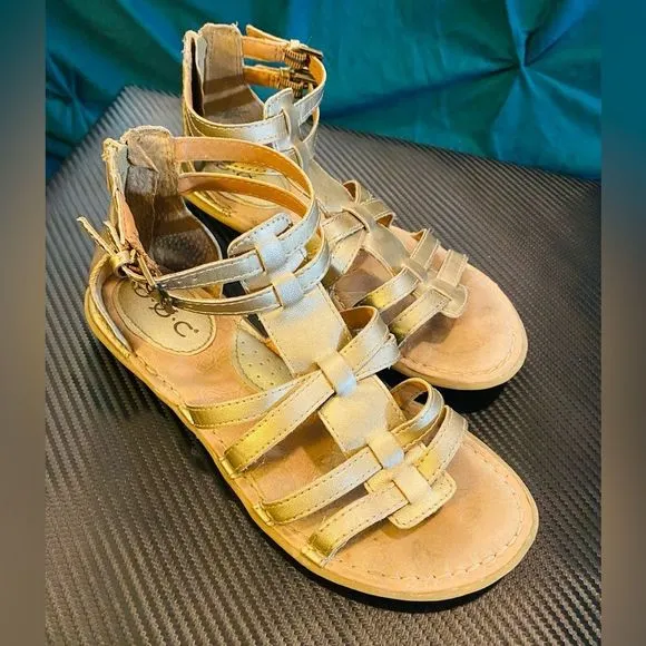 b.o.c. Gold Adjustable Sandals - Size 6. Pre-Owned