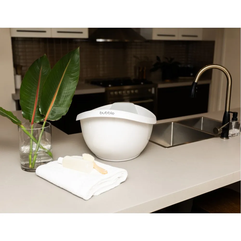 Bubble Baby Bath with Bath Seat - White